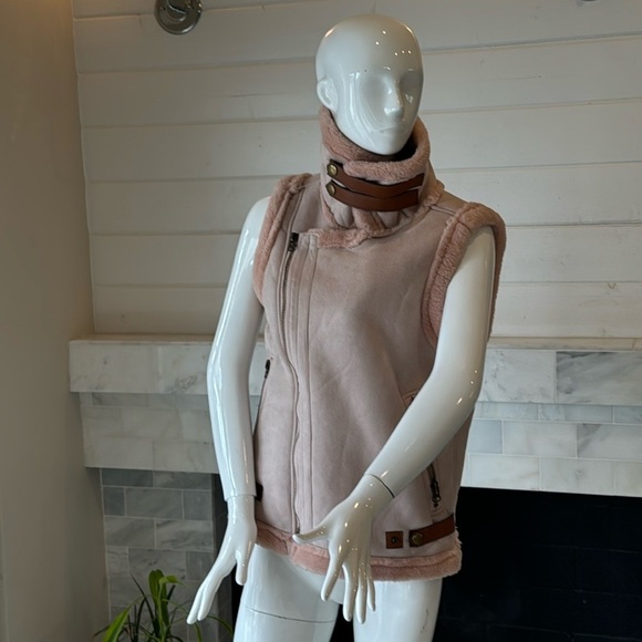Cozy Pink Faux Suede Fleece Lined Vest Size Medium - Picture 12 of 13